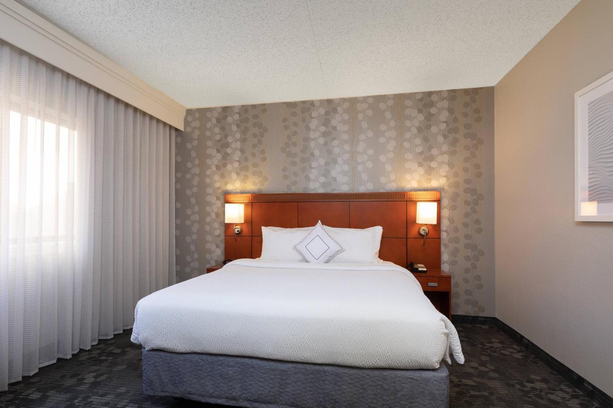 Courtyard By Marriott Dallas-Fort Worth/Bedford Ngoại thất bức ảnh