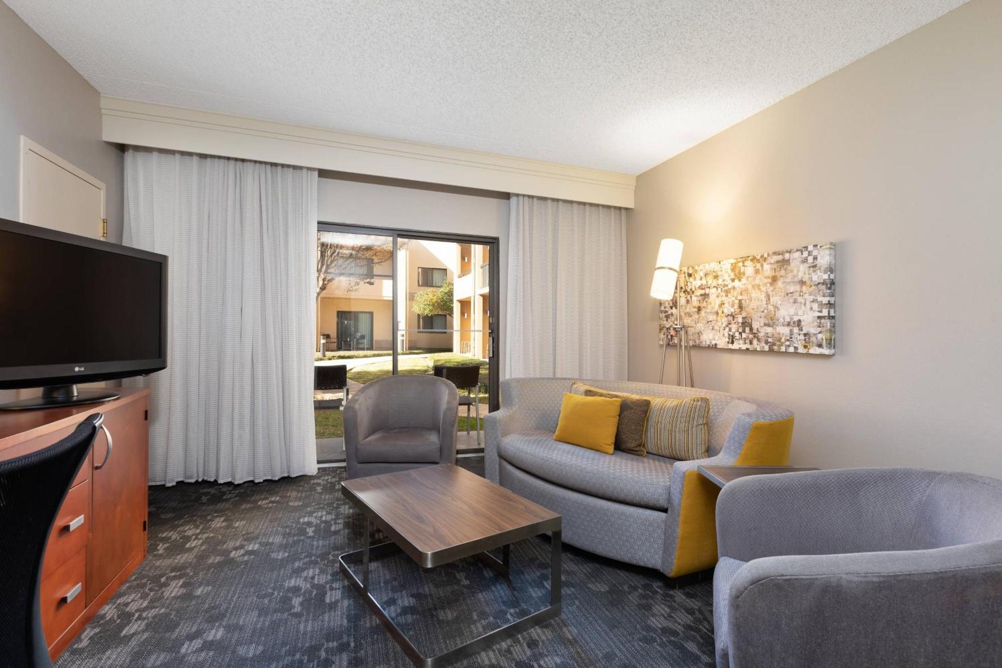 Courtyard By Marriott Dallas-Fort Worth/Bedford Ngoại thất bức ảnh