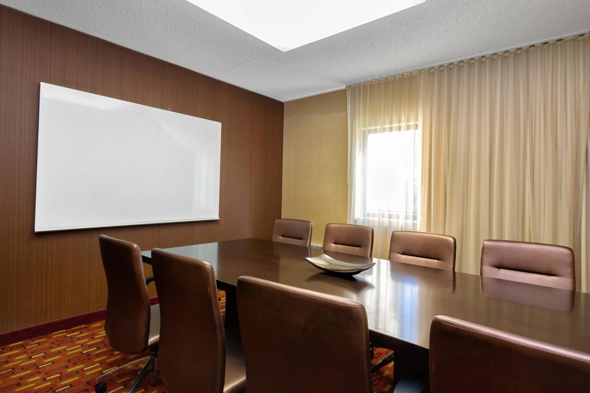 Courtyard By Marriott Dallas-Fort Worth/Bedford Ngoại thất bức ảnh