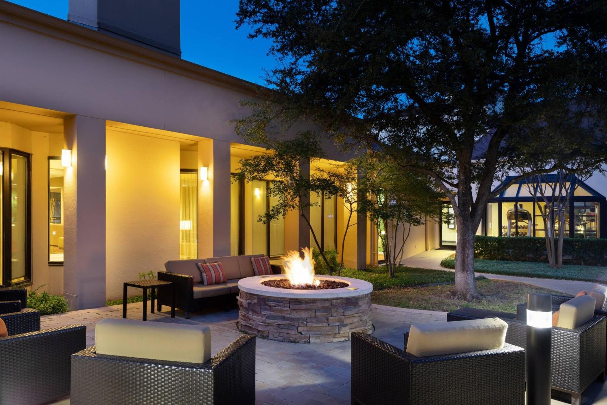 Courtyard By Marriott Dallas-Fort Worth/Bedford Ngoại thất bức ảnh